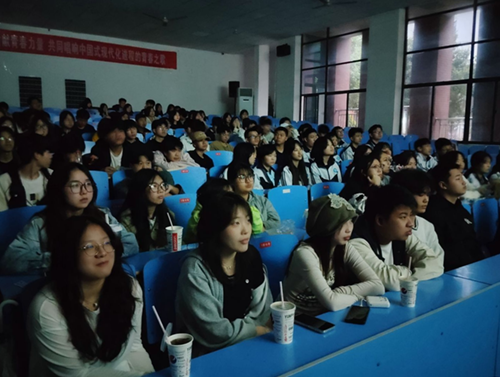 紅色光影映初心 青春向黨擔使命——學院團委成功舉辦"紅色電影巡展"主題教育活動