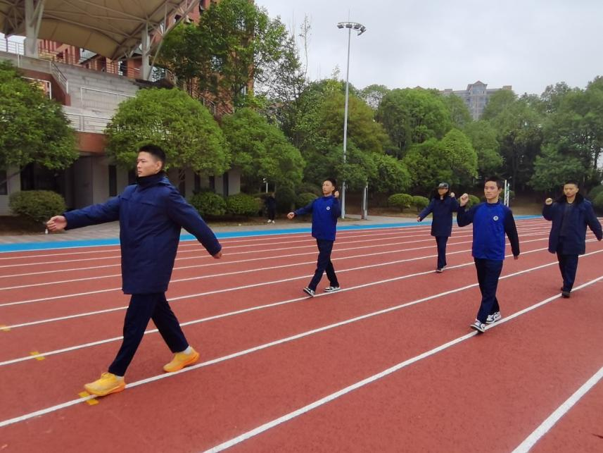 信息工程系：鏗鏘步伐展風(fēng)采，科技方陣鑄華章