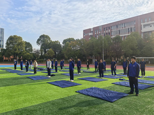 錘煉作風(fēng)，從“方寸”開(kāi)始——信息工程系消防工程專業(yè)開(kāi)展疊被子訓(xùn)練