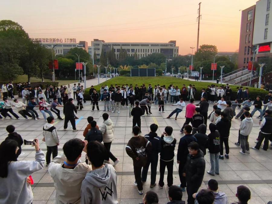 航空工程系舉辦系部拔河比賽